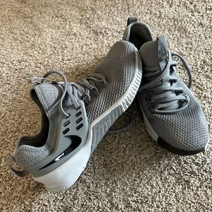 Mens nike training sneakers like new